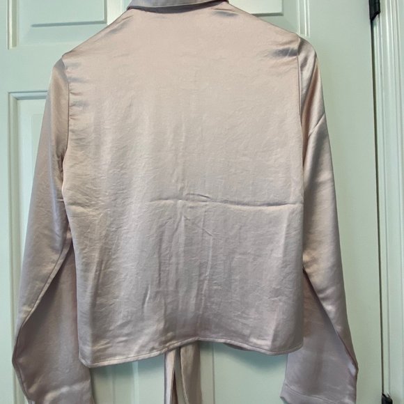 Express - Soft pink button down blouse - SMALL & BRAND NEW - Picture 4 of 6